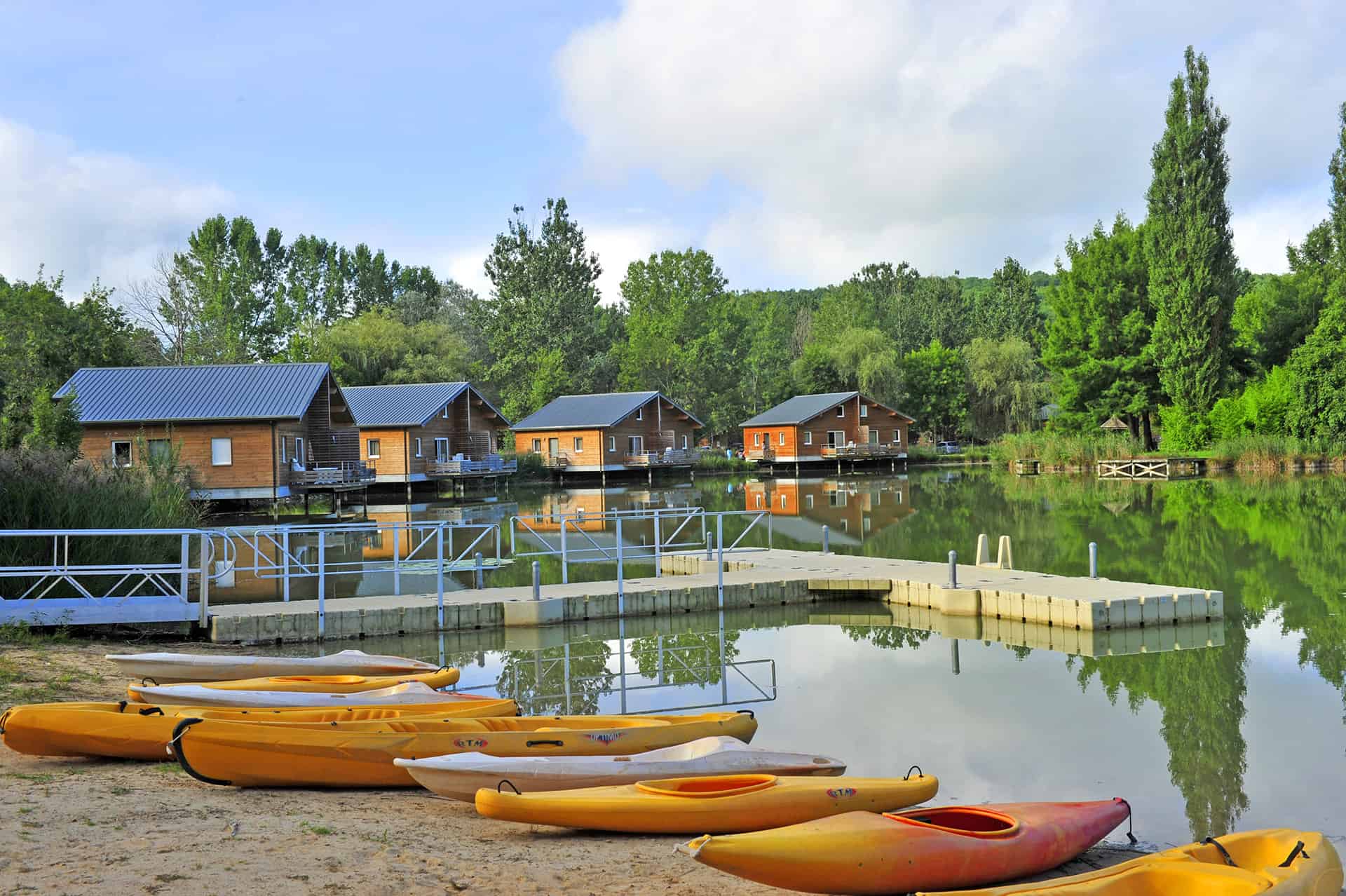 Les Cottages du Lac à Coly-Saint-Amand — visuel 1 sur 1